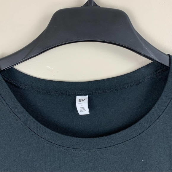 BP Crewneck Knotted Tee Size Large. - Picture 3 of 6